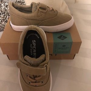 ⚽️ Sperry Khakis Sneakers Sz6.5 Toddler